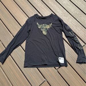 Under Armour - The Rock - Black Long Sleeve Shirt with Camo Logo